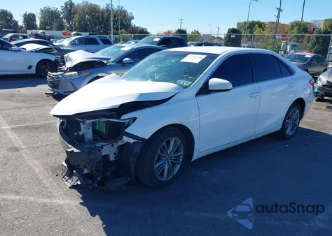 2015 Toyota Camry Se z USA, uszkodzony, nr VIN 4T1BF1FK8FU087391